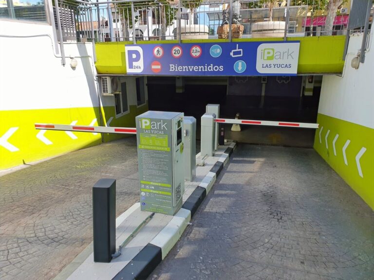 Reserve Las Yucas Parking of Torre del Mar Car park in city center